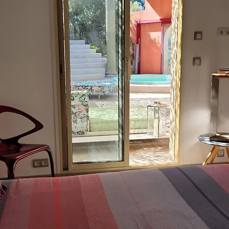 Heliade -ile Du Levant Гостевой дом Йер